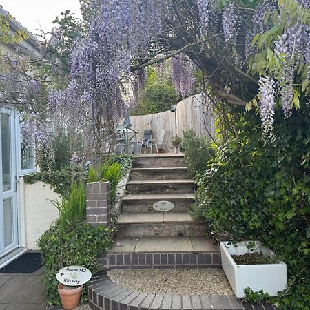 Rosemary House Brs Airport Accommodation Winford Eksteriør bilde